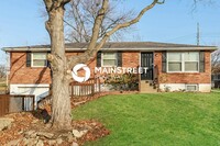Building Photo - 4037 N Spruce Ave