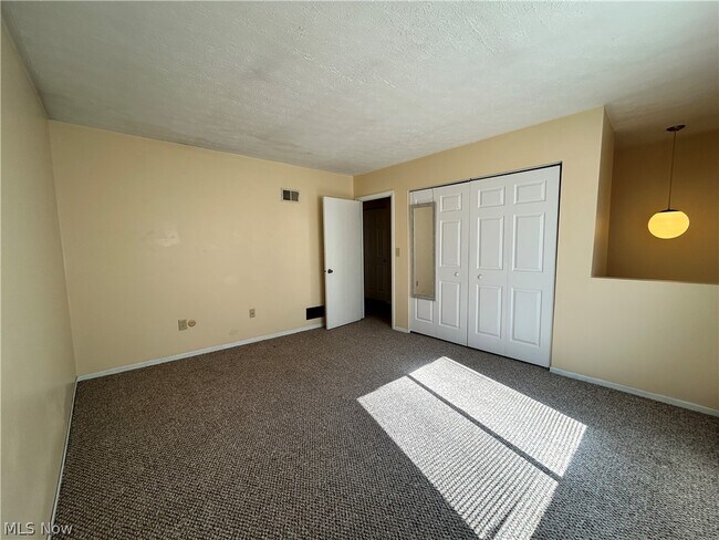 Building Photo - 131 Orchard Dr