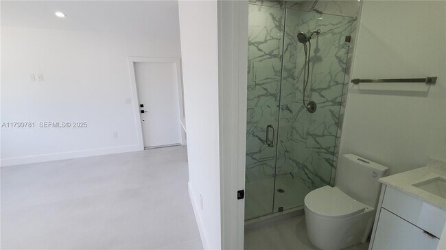 Building Photo - 6201 SW 22nd St