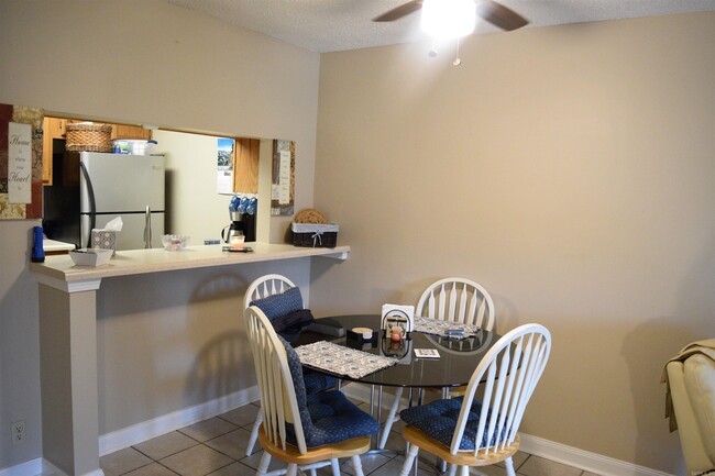 Building Photo - 135 Hillview Dr