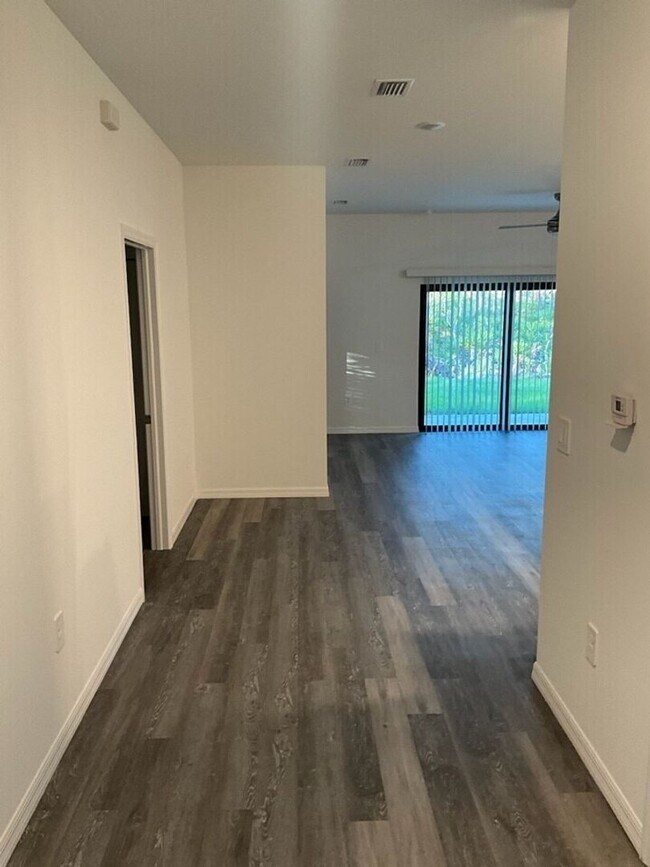 Building Photo - 1306 Saxony Cir