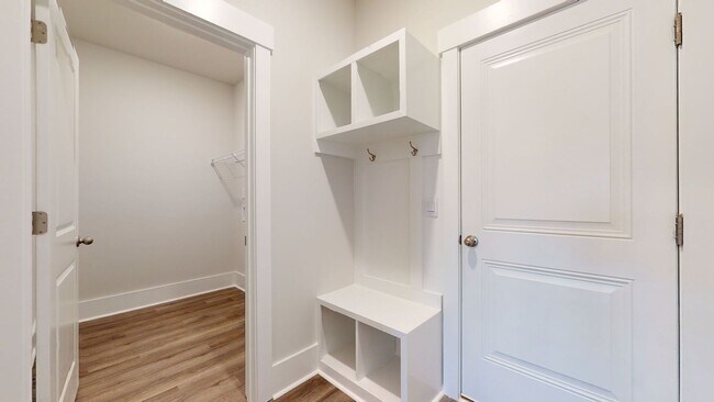 Building Photo - 3 Bedroom Home in WATERSIDE!