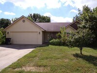 Building Photo - Nice 3 Bedroom 2 Bathroom House In South C...
