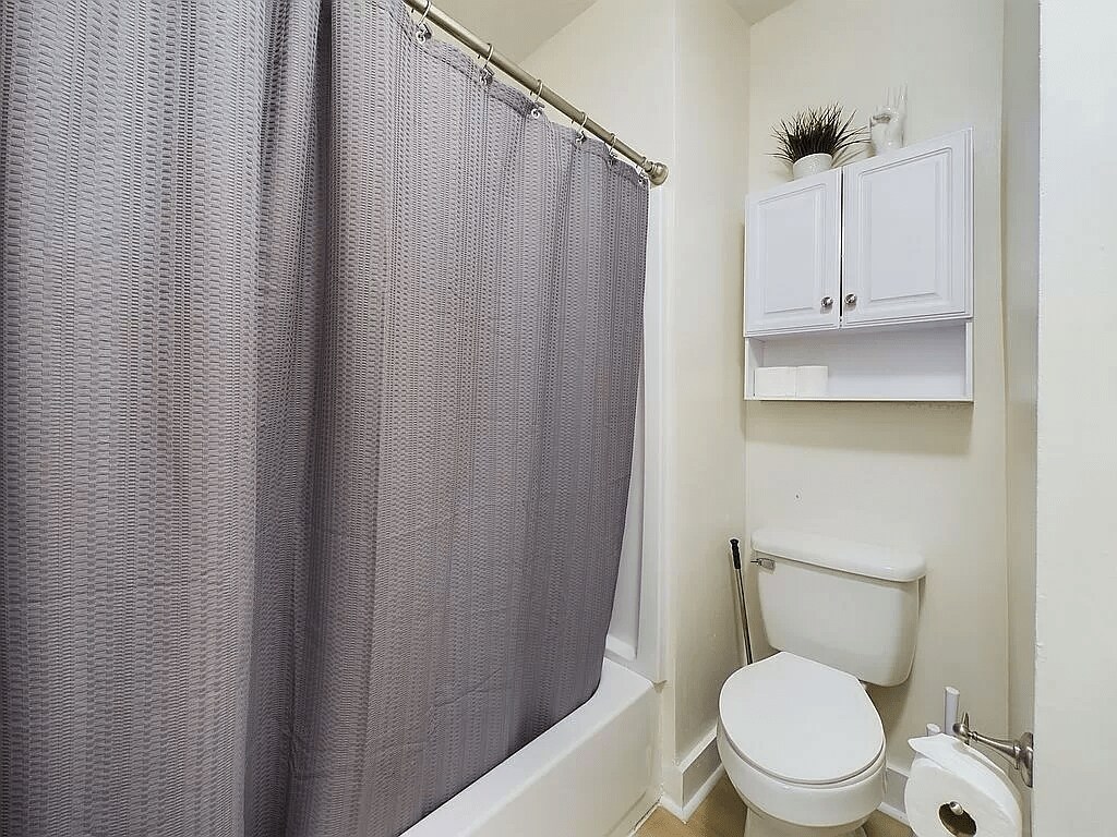 Building Photo - 3718 Live Oak St