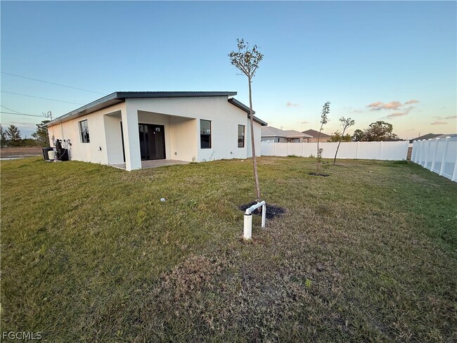 Building Photo - 2012 NE 28th St