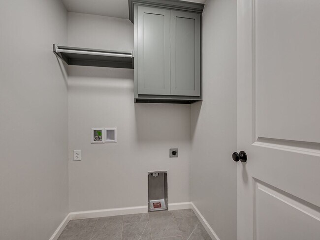 Building Photo - Brand New Home available Mid August 2025- Mustang Park