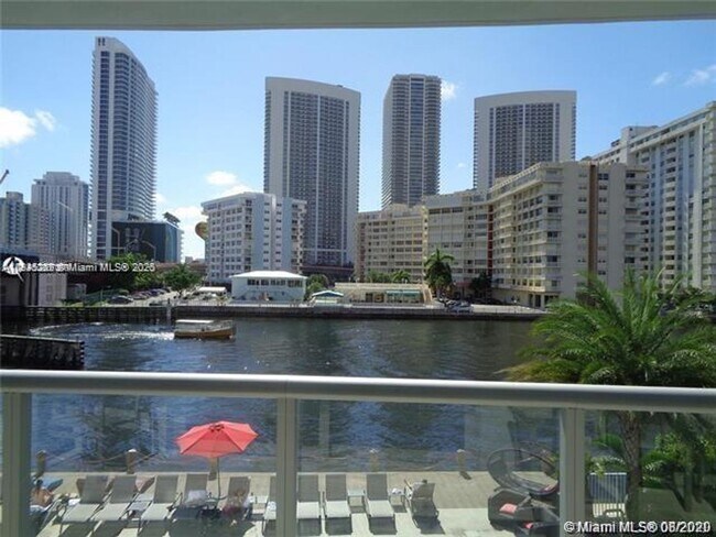 Building Photo - 2600 E Hallandale Beach Blvd
