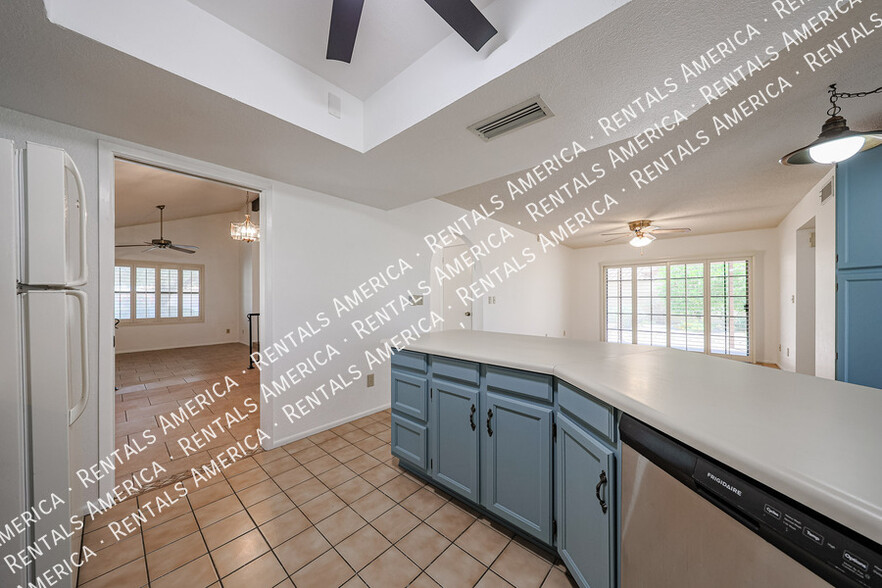 Building Photo - 5006 E Mesquite Wood Ct