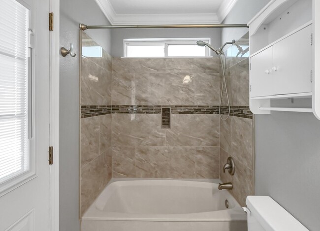 Building Photo - 5897 Saratoga Dr