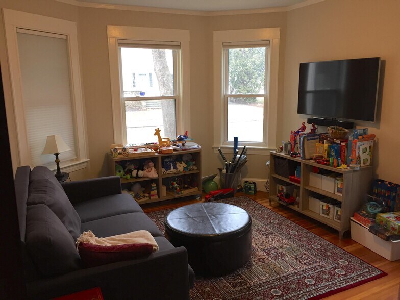 Building Photo - 42 Westbourne Road