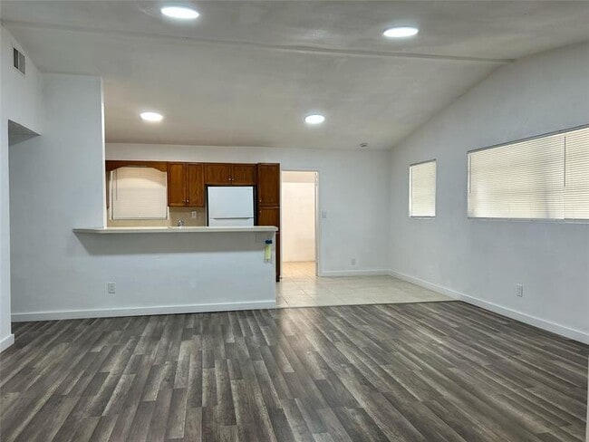 Building Photo - 417 SW 25th Terrace