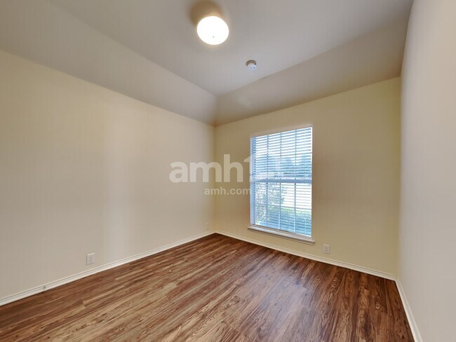Building Photo - 1356 Napa Dr