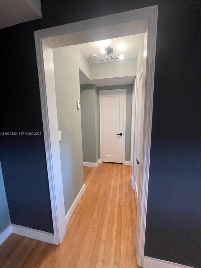 Building Photo - 9140 NE 8th Ave