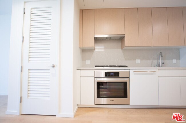 Building Photo - 877 Francisco St