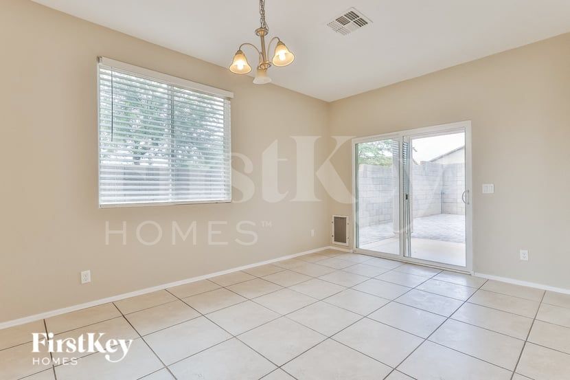 Building Photo - 11734 W Chase Ln