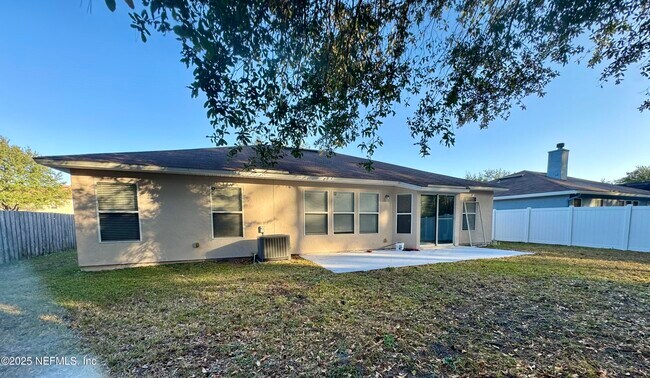 Building Photo - 11690 Brian Lakes Dr N