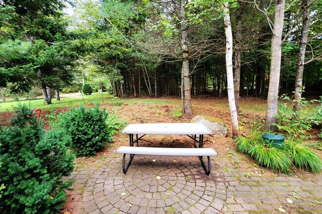 Building Photo - 140 Paquette Cir