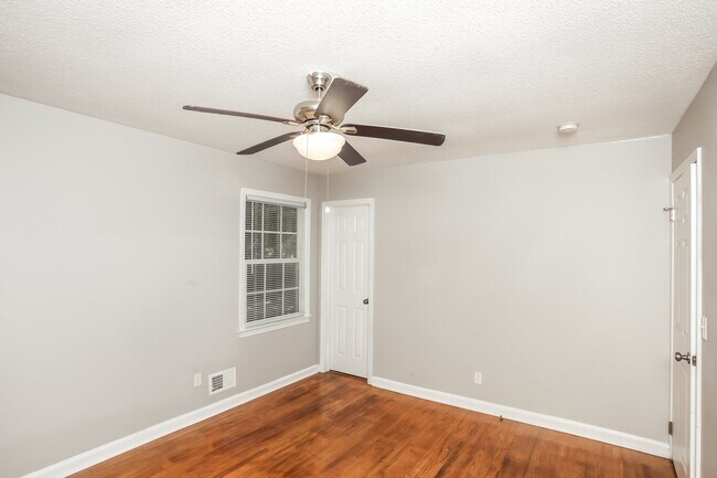 Building Photo - 1605 Edgemore Rd
