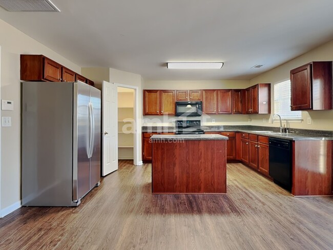 Building Photo - 107 Elba Dr