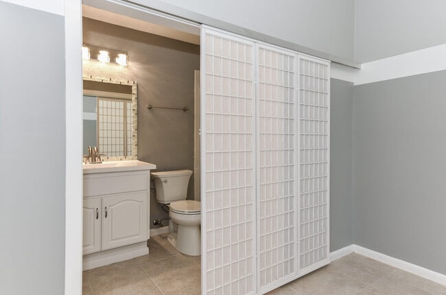 Building Photo - 7914 SE Villa Cir