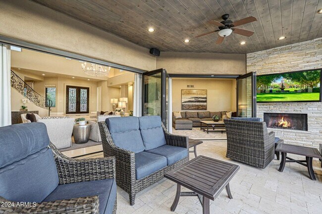 Building Photo - Beautiful custom home with backyard Oasis!