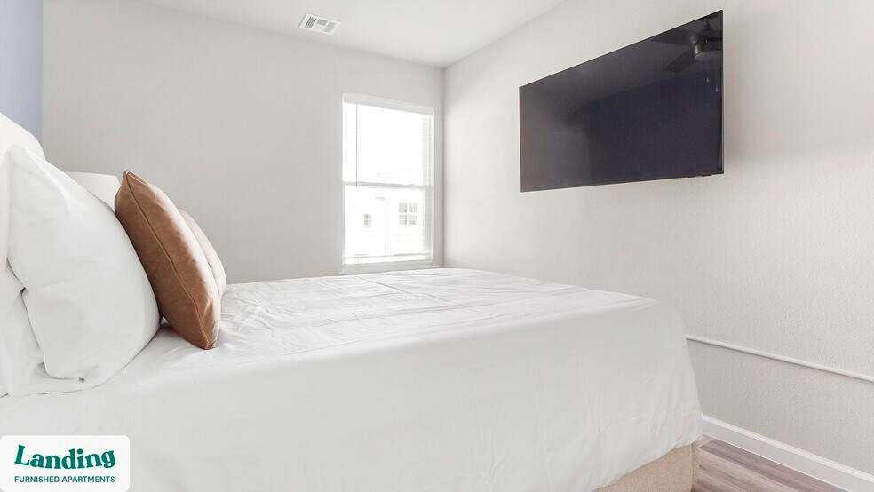 Building Photo - 3401 Redbud Ln