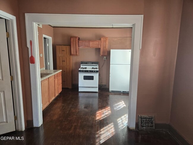 Building Photo - 3214 Douglas Ave