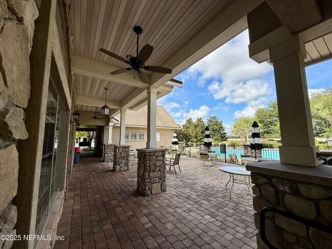 Building Photo - 3635 Summit Oaks Dr