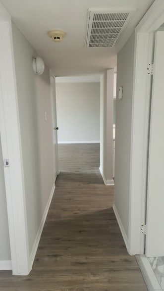 Building Photo - 3025 Walnut Bend Ln