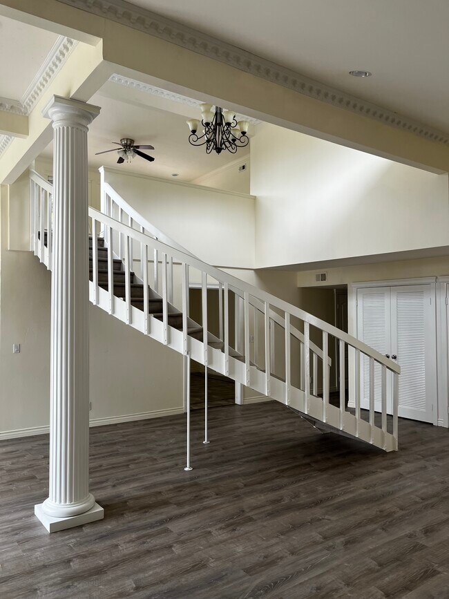 Building Photo - 1790 Nautilus St