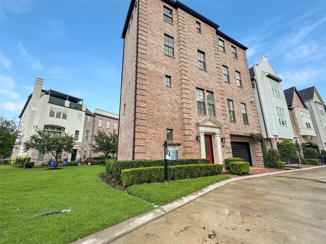 Building Photo - 2003 Covent Garden Station
