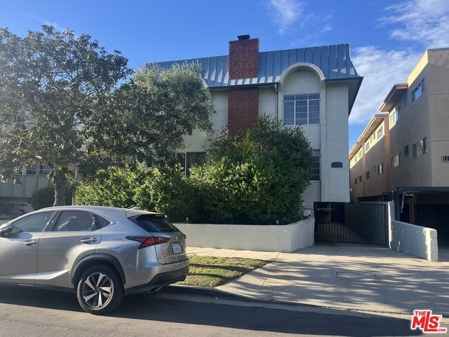 Building Photo - 11937 Darlington Ave