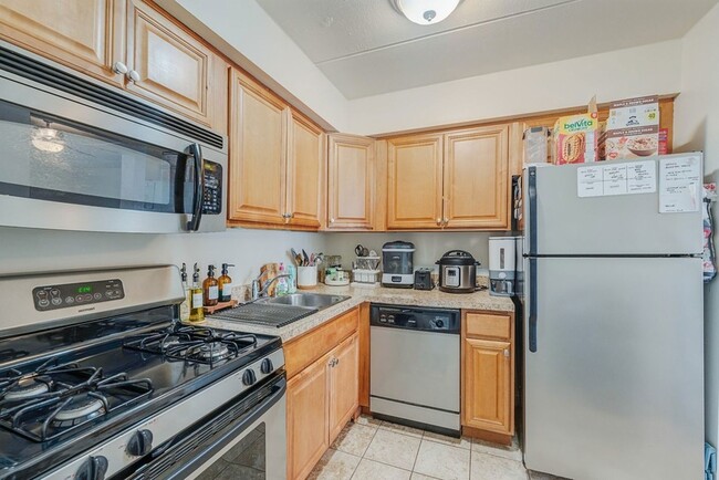 Building Photo - 7117 W 93rd St