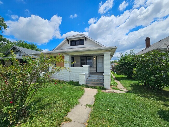 Primary Photo - 519 - 521 N Sherman Drive