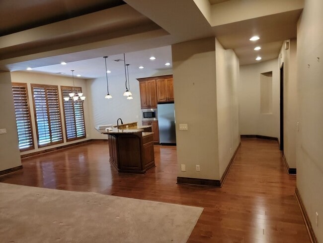 Building Photo - Stylish 4 Bedroom Home with Large Living S...