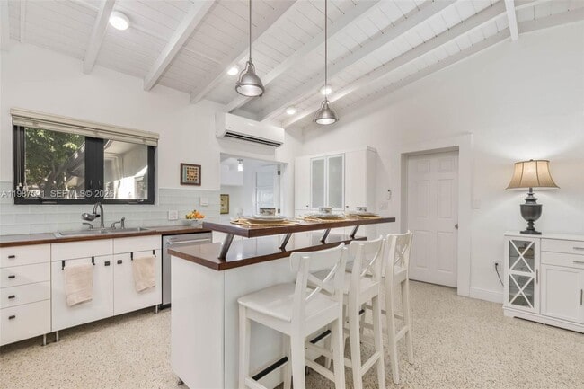 Building Photo - 7720 SW 59th Ct