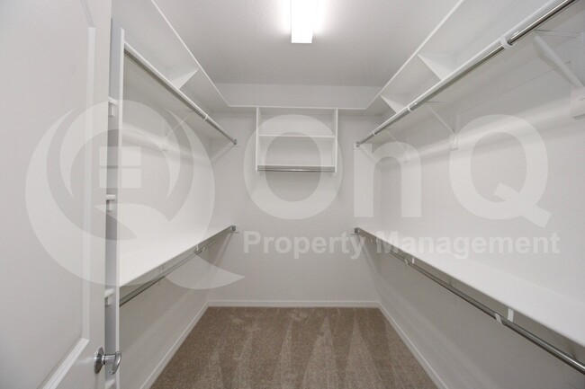 Building Photo - 8810 W Pasadena Ave