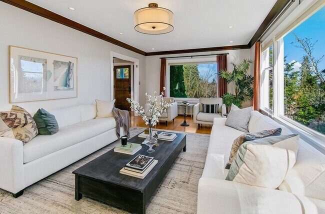 Building Photo - Capitol Hill View Home
