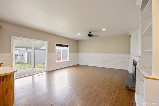 Building Photo - 4 bed, 3.5 bath home in cul-de-sac