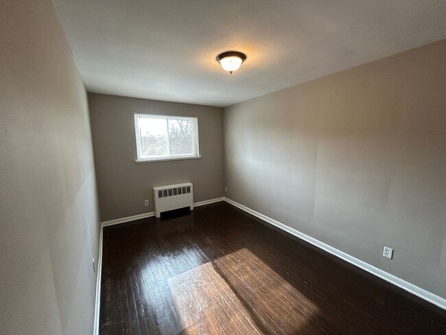 Building Photo - 7598 Boleyn Dr