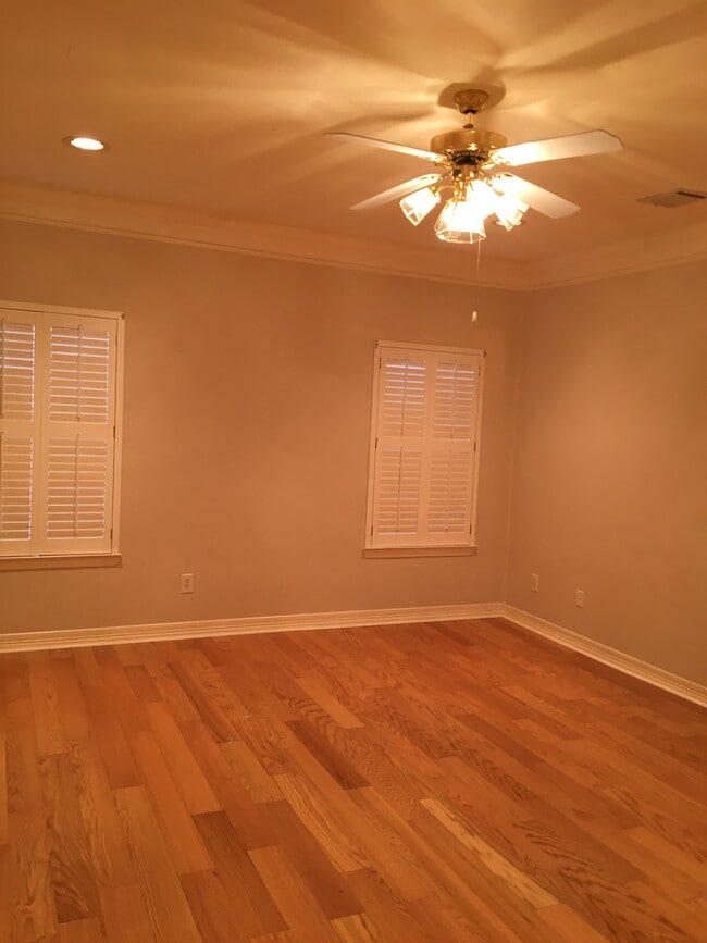 Building Photo - 6714 Montclair Dr