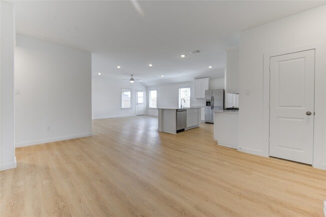 Building Photo - 9047 Rose Water Trl