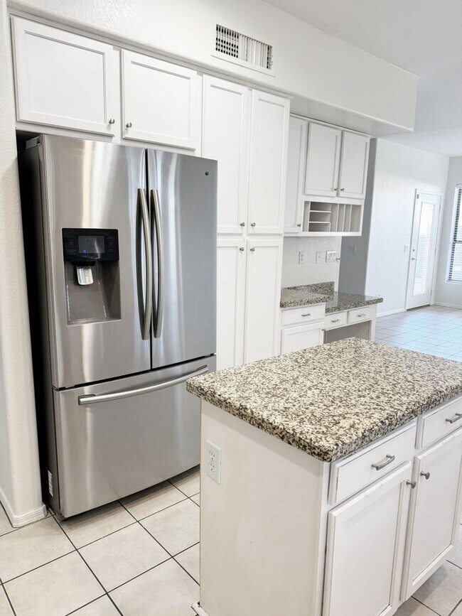 Building Photo - ABSOLUTELY STUNNING 4BR 2.5BA, OVER 2100SQFT, COMMUNITY POOL, CHANDLER