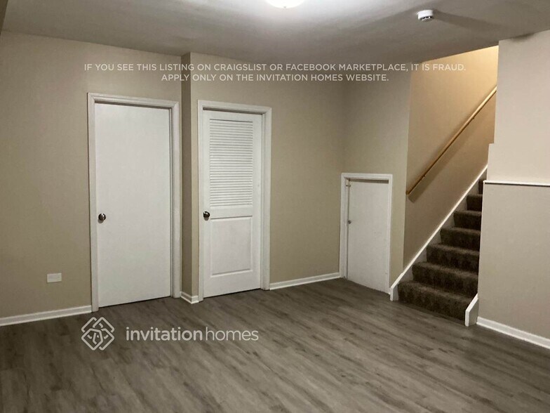 Building Photo - 800 E Belmont Ave