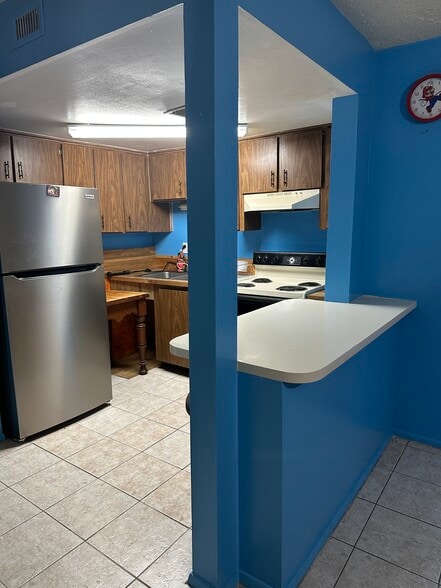 Building Photo - 8602 Champlain Ct