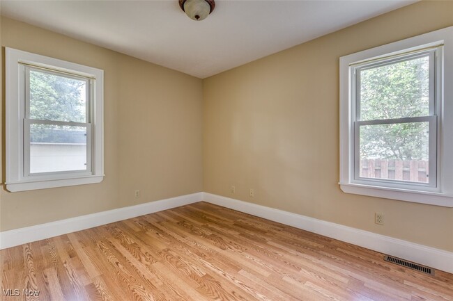 Building Photo - 3318 Tullamore Rd