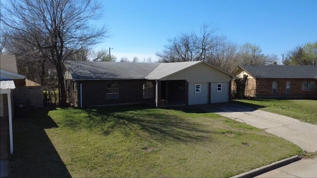 Building Photo - Charming 5 Bedroom House