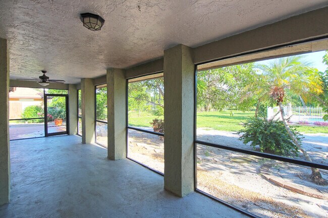 Building Photo - 10690 Barn Rd