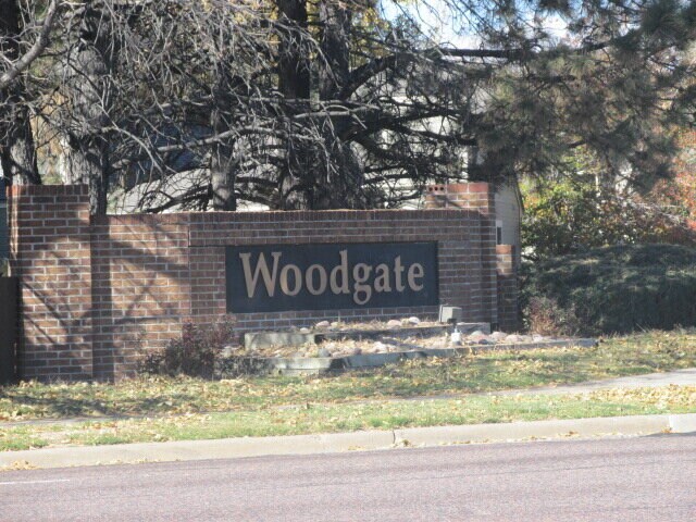 Building Photo - Cute 2 Bedroom 2.5 Bath Townhome in Cherry Creek Schools, 2 Reserved Parking Spots, Great Locatio...