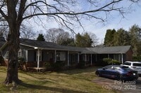 Building Photo - 221 Kelly St